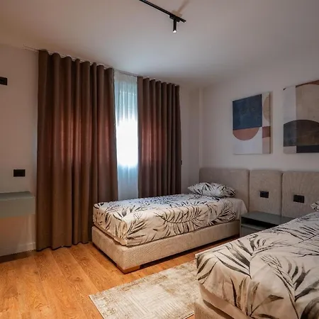 Duplex Penthouse With Jacuzzi Apartmán Sarandë
