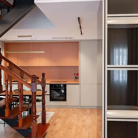 Duplex Penthouse With Jacuzzi דירה *